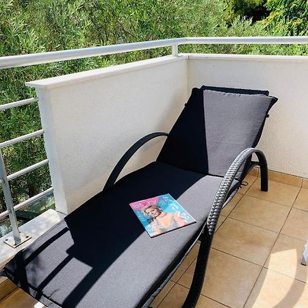 Ivana Apartment With Terrace Novaglia Esterno foto