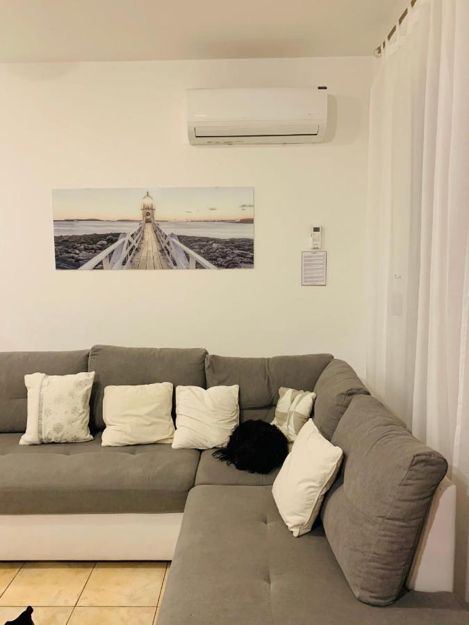 Ivana Apartment With Terrace Novaglia Esterno foto