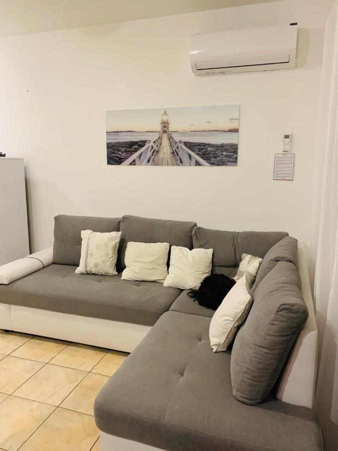 Ivana Apartment With Terrace Novaglia Esterno foto