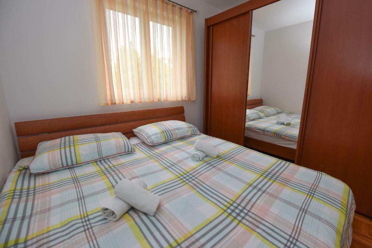 Ivana Apartment With Terrace Novaglia Esterno foto