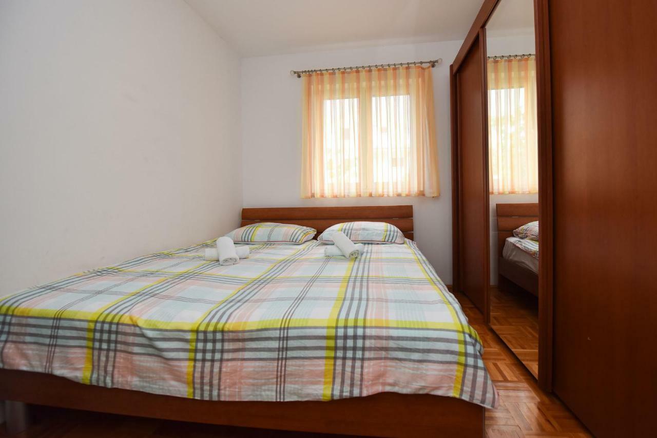 Ivana Apartment With Terrace Novaglia Esterno foto